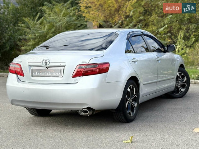 Тойота Камри 2009 в Николаеве на Automoto.ua Серый Тойота Камри, объемом двигателя 2.36 л и пробегом 245 тыс. км за 8200 $, фото 3 на Automoto.ua