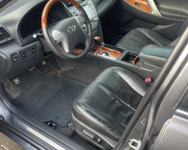 Сірий Тойота Камрі, об'ємом двигуна 3.46 л та пробігом 297 тис. км за 11500 $, фото 3 на Automoto.ua