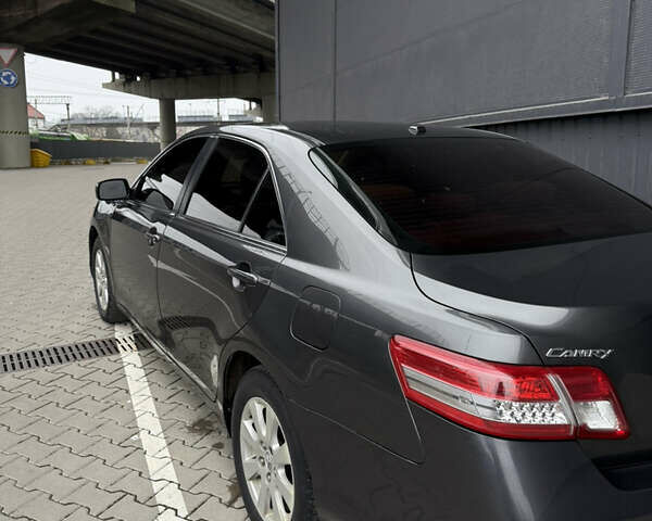 Сірий Тойота Камрі, об'ємом двигуна 2.5 л та пробігом 212 тис. км за 7300 $, фото 4 на Automoto.ua