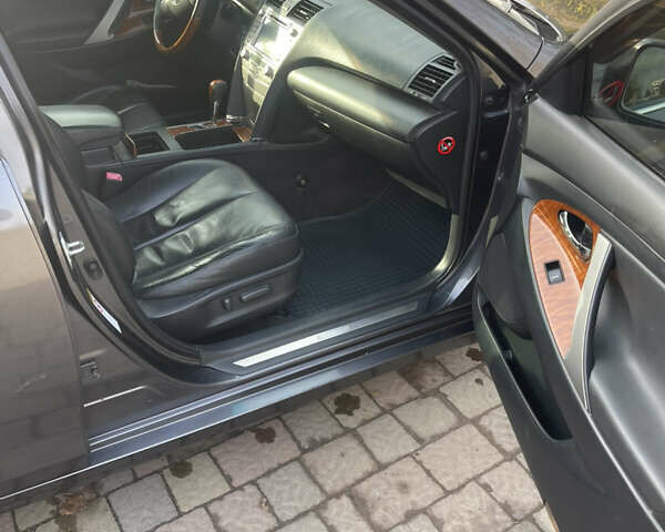 Сірий Тойота Камрі, об'ємом двигуна 3.46 л та пробігом 297 тис. км за 11500 $, фото 15 на Automoto.ua