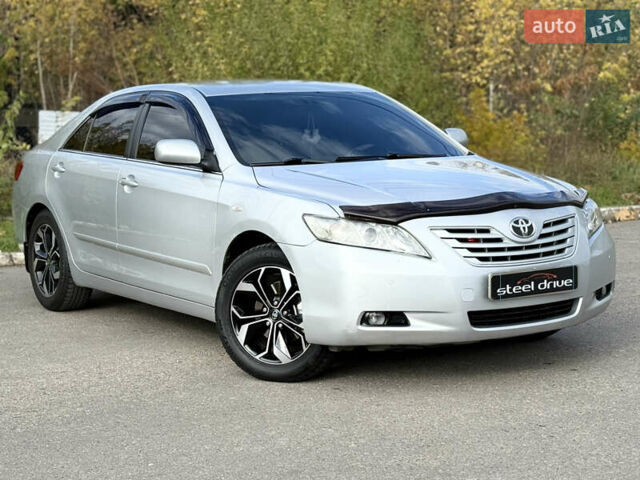 Тойота Камри 2009 в Николаеве на Automoto.ua Серый Тойота Камри, объемом двигателя 2.36 л и пробегом 245 тыс. км за 8200 $, фото 2 на Automoto.ua