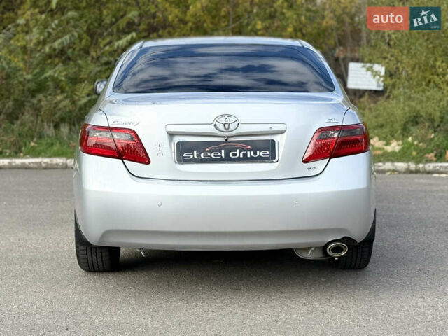 Тойота Камри 2009 в Николаеве на Automoto.ua Серый Тойота Камри, объемом двигателя 2.36 л и пробегом 245 тыс. км за 8200 $, фото 4 на Automoto.ua