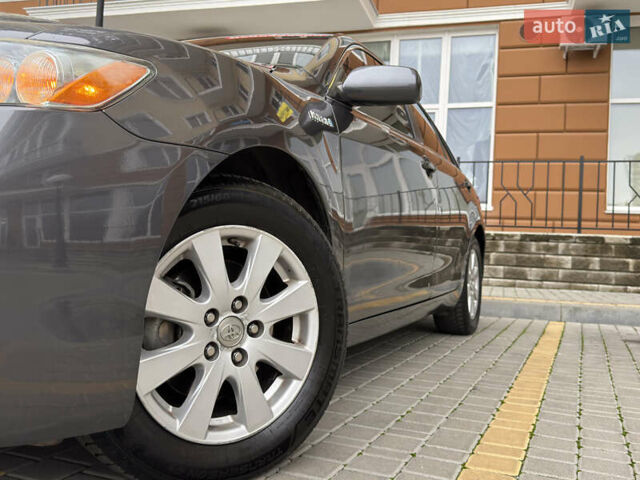 Сірий Тойота Камрі, об'ємом двигуна 2.4 л та пробігом 220 тис. км за 9100 $, фото 15 на Automoto.ua