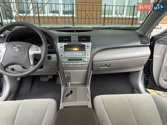 Сірий Тойота Камрі, об'ємом двигуна 2.4 л та пробігом 220 тис. км за 9100 $, фото 55 на Automoto.ua