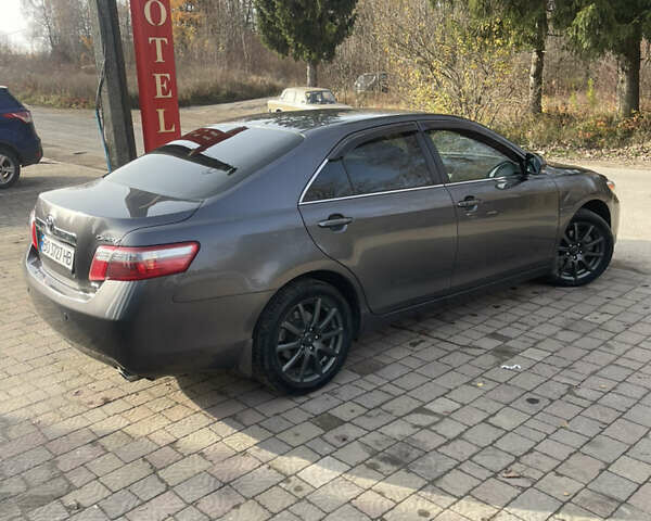 Сірий Тойота Камрі, об'ємом двигуна 3.46 л та пробігом 297 тис. км за 11500 $, фото 6 на Automoto.ua