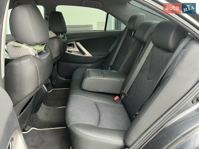 Серый Тойота Камри, объемом двигателя 2.49 л и пробегом 213 тыс. км за 8890 $, фото 9 на Automoto.ua