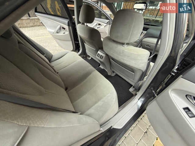 Сірий Тойота Камрі, об'ємом двигуна 2.4 л та пробігом 220 тис. км за 9100 $, фото 50 на Automoto.ua