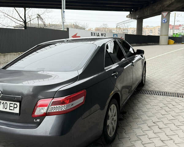 Сірий Тойота Камрі, об'ємом двигуна 2.5 л та пробігом 212 тис. км за 7300 $, фото 7 на Automoto.ua