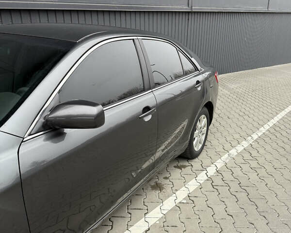 Сірий Тойота Камрі, об'ємом двигуна 2.5 л та пробігом 212 тис. км за 7300 $, фото 3 на Automoto.ua