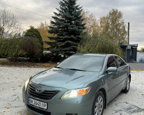 Тойота Камри 2009 в Ровно на Automoto.ua Серый Тойота Камри, объемом двигателя 3.46 л и пробегом 286 тыс. км за 7650 $, фото 1 на Automoto.ua