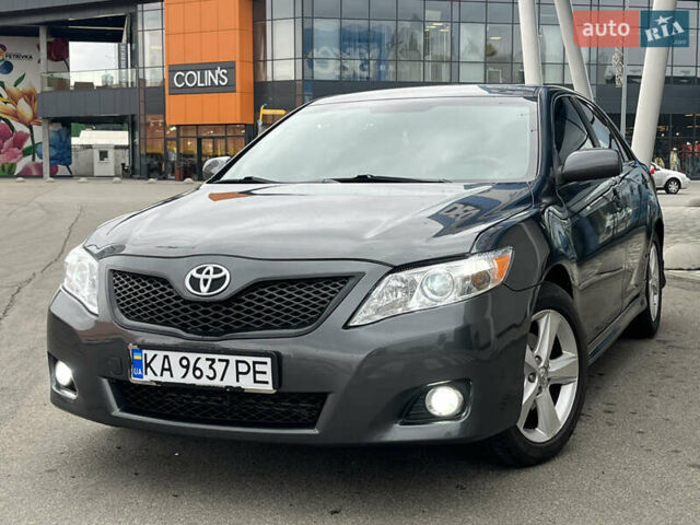 Серый Тойота Камри, объемом двигателя 2.49 л и пробегом 213 тыс. км за 8890 $, фото 3 на Automoto.ua