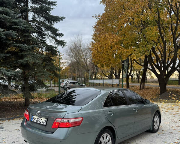 Тойота Камри 2009 в Ровно на Automoto.ua Серый Тойота Камри, объемом двигателя 3.46 л и пробегом 286 тыс. км за 7650 $, фото 5 на Automoto.ua