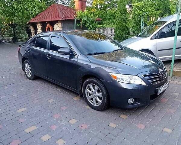 Сірий Тойота Камрі, об'ємом двигуна 2.4 л та пробігом 290 тис. км за 8500 $, фото 1 на Automoto.ua