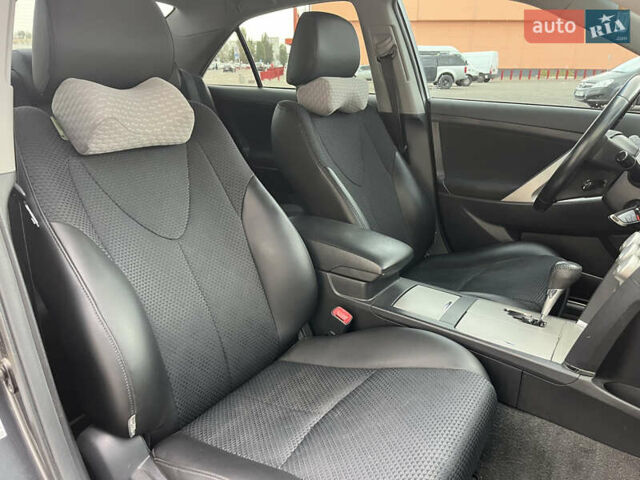 Серый Тойота Камри, объемом двигателя 2.49 л и пробегом 213 тыс. км за 8890 $, фото 7 на Automoto.ua