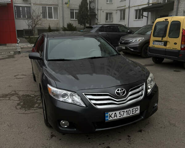 Серый Тойота Камри, объемом двигателя 2.5 л и пробегом 214 тыс. км за 7300 $, фото 6 на Automoto.ua