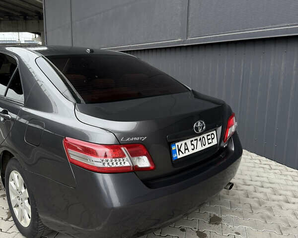 Сірий Тойота Камрі, об'ємом двигуна 2.5 л та пробігом 212 тис. км за 7300 $, фото 5 на Automoto.ua