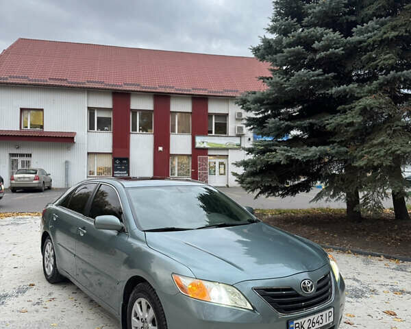 Тойота Камри 2009 в Ровно на Automoto.ua Серый Тойота Камри, объемом двигателя 3.46 л и пробегом 286 тыс. км за 7650 $, фото 3 на Automoto.ua