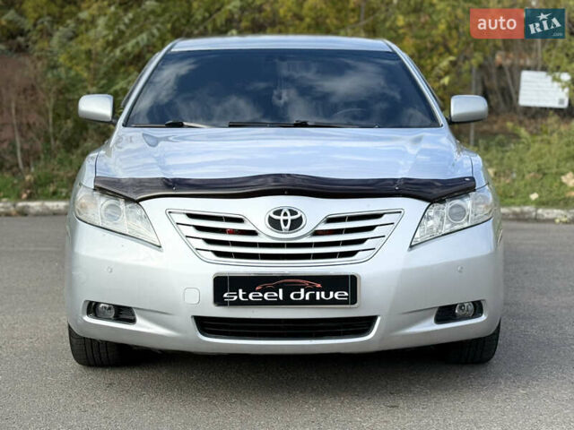 Тойота Камри 2009 в Николаеве на Automoto.ua Серый Тойота Камри, объемом двигателя 2.36 л и пробегом 245 тыс. км за 8200 $, фото 1 на Automoto.ua