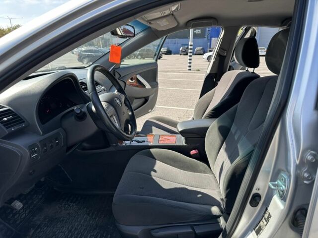 Серый Тойота Камри, объемом двигателя 2.4 л и пробегом 237 тыс. км за 9299 $, фото 13 на Automoto.ua