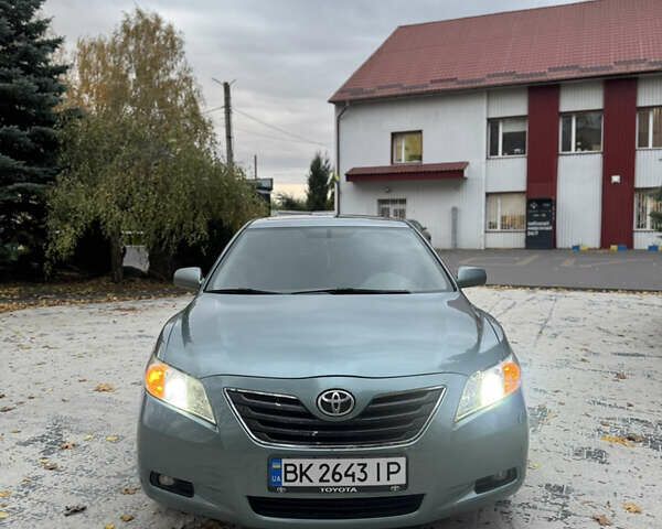 Тойота Камри 2009 в Ровно на Automoto.ua Серый Тойота Камри, объемом двигателя 3.46 л и пробегом 286 тыс. км за 7650 $, фото 2 на Automoto.ua