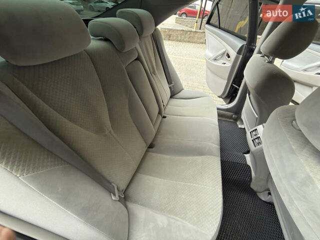 Сірий Тойота Камрі, об'ємом двигуна 2.4 л та пробігом 220 тис. км за 9100 $, фото 51 на Automoto.ua