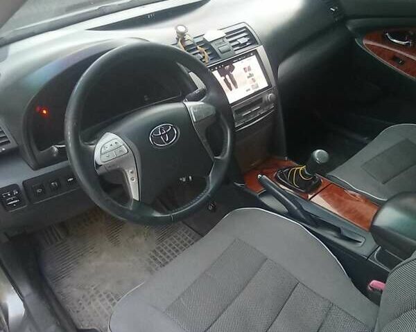 Сірий Тойота Камрі, об'ємом двигуна 2.4 л та пробігом 290 тис. км за 8500 $, фото 3 на Automoto.ua