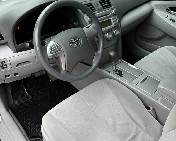 Сірий Тойота Камрі, об'ємом двигуна 2.5 л та пробігом 212 тис. км за 7300 $, фото 11 на Automoto.ua