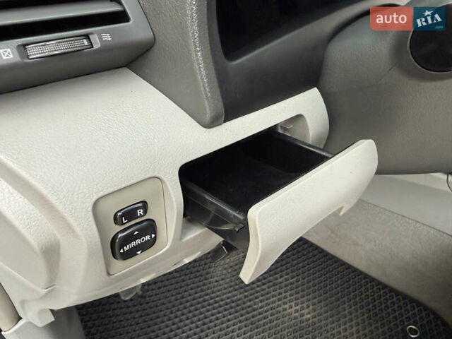 Сірий Тойота Камрі, об'ємом двигуна 2.4 л та пробігом 220 тис. км за 9100 $, фото 70 на Automoto.ua