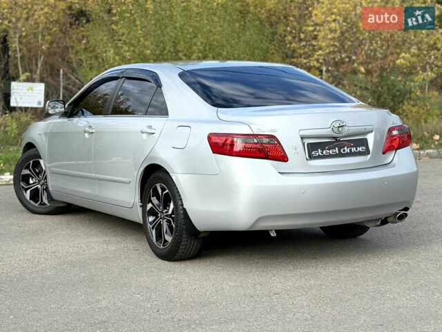 Тойота Камри 2009 в Николаеве на Automoto.ua Серый Тойота Камри, объемом двигателя 2.36 л и пробегом 245 тыс. км за 8200 $, фото 5 на Automoto.ua