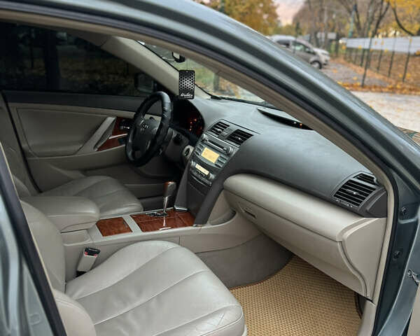 Тойота Камри 2009 в Ровно на Automoto.ua Серый Тойота Камри, объемом двигателя 3.46 л и пробегом 286 тыс. км за 7650 $, фото 25 на Automoto.ua