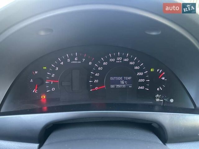 Серый Тойота Камри, объемом двигателя 2.36 л и пробегом 258 тыс. км за 9500 $, фото 16 на Automoto.ua