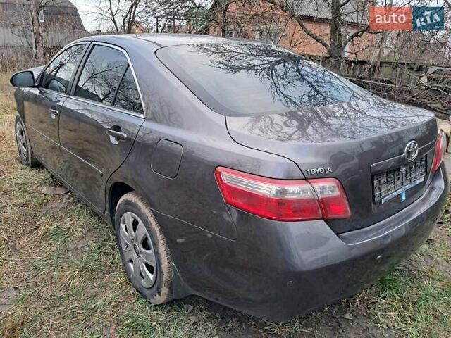 Серый Тойота Камри, объемом двигателя 2.4 л и пробегом 200 тыс. км за 4699 $, фото 14 на Automoto.ua