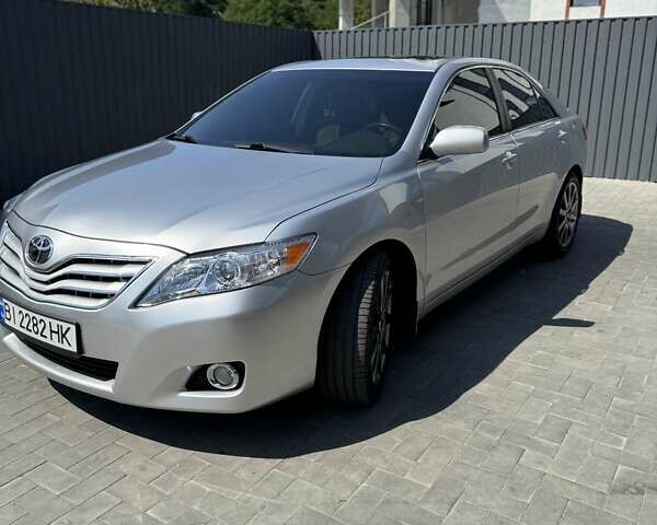 Серый Тойота Камри, объемом двигателя 2.5 л и пробегом 190 тыс. км за 10700 $, фото 3 на Automoto.ua