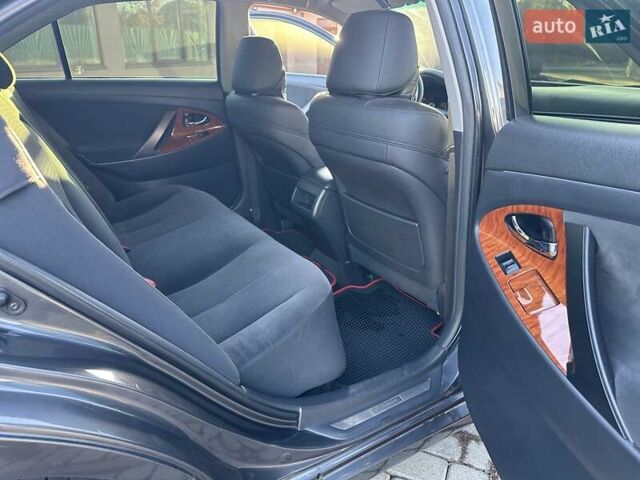 Серый Тойота Камри, объемом двигателя 2.36 л и пробегом 258 тыс. км за 9500 $, фото 14 на Automoto.ua