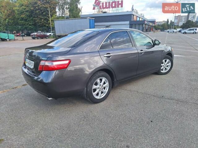 Серый Тойота Камри, объемом двигателя 2.36 л и пробегом 203 тыс. км за 9500 $, фото 4 на Automoto.ua