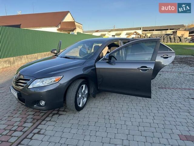 Серый Тойота Камри, объемом двигателя 2.36 л и пробегом 258 тыс. км за 9500 $, фото 10 на Automoto.ua