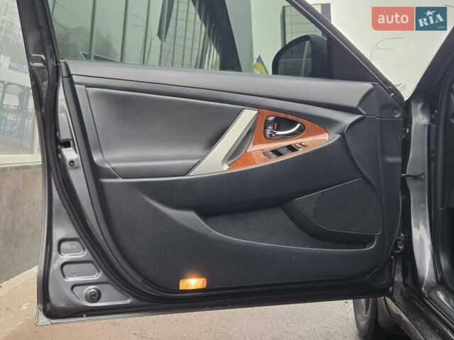 Серый Тойота Камри, объемом двигателя 3.5 л и пробегом 157 тыс. км за 15900 $, фото 15 на Automoto.ua