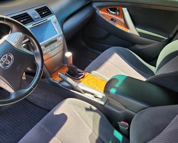 Сірий Тойота Камрі, об'ємом двигуна 2.36 л та пробігом 360 тис. км за 9600 $, фото 6 на Automoto.ua