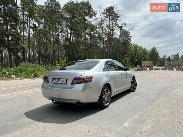 Серый Тойота Камри, объемом двигателя 2.5 л и пробегом 270 тыс. км за 8800 $, фото 6 на Automoto.ua