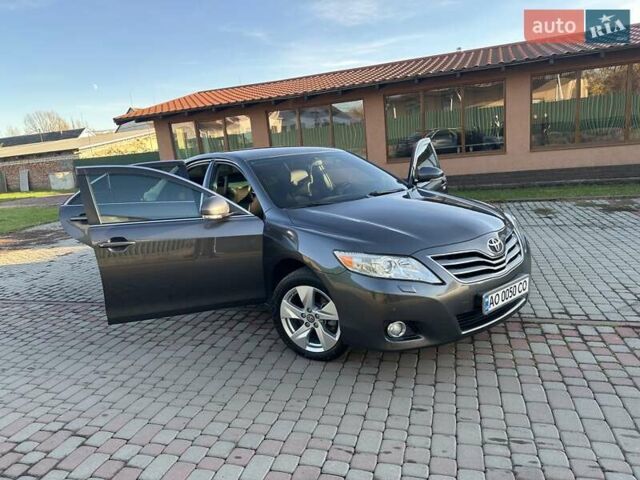 Серый Тойота Камри, объемом двигателя 2.36 л и пробегом 258 тыс. км за 9500 $, фото 9 на Automoto.ua