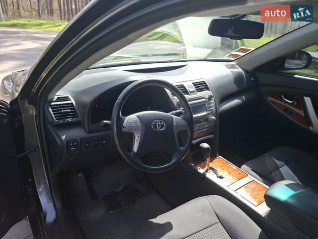 Сірий Тойота Камрі, об'ємом двигуна 2.4 л та пробігом 190 тис. км за 11000 $, фото 9 на Automoto.ua