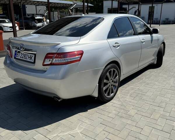 Серый Тойота Камри, объемом двигателя 2.5 л и пробегом 190 тыс. км за 10700 $, фото 1 на Automoto.ua