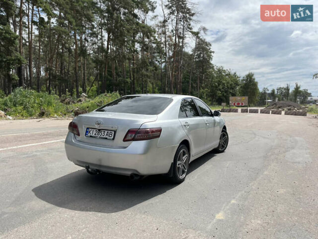 Серый Тойота Камри, объемом двигателя 2.5 л и пробегом 270 тыс. км за 8800 $, фото 7 на Automoto.ua