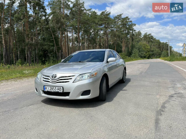 Серый Тойота Камри, объемом двигателя 2.5 л и пробегом 270 тыс. км за 8800 $, фото 27 на Automoto.ua
