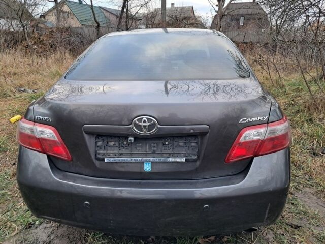 Сірий Тойота Камрі, об'ємом двигуна 2.4 л та пробігом 200 тис. км за 4699 $, фото 1 на Automoto.ua