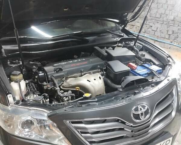 Серый Тойота Камри, объемом двигателя 2.36 л и пробегом 170 тыс. км за 9048 $, фото 3 на Automoto.ua