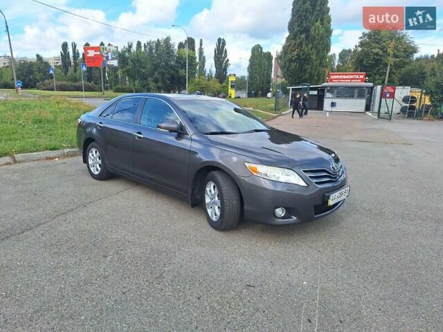 Серый Тойота Камри, объемом двигателя 2.36 л и пробегом 203 тыс. км за 9500 $, фото 11 на Automoto.ua