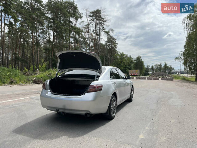 Серый Тойота Камри, объемом двигателя 2.5 л и пробегом 270 тыс. км за 8800 $, фото 8 на Automoto.ua