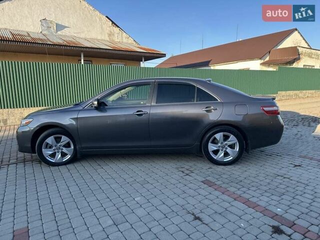 Серый Тойота Камри, объемом двигателя 2.36 л и пробегом 258 тыс. км за 9500 $, фото 7 на Automoto.ua
