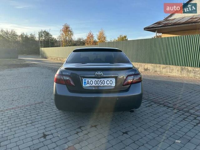 Серый Тойота Камри, объемом двигателя 2.36 л и пробегом 258 тыс. км за 9500 $, фото 5 на Automoto.ua